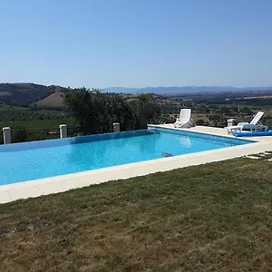 https://poggio-lungo.it-tuscanyhotel.com